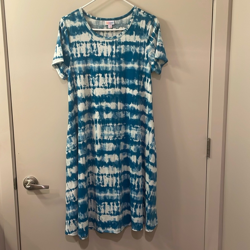 Lularoe short sleeve mid length flowy tie dye dress
